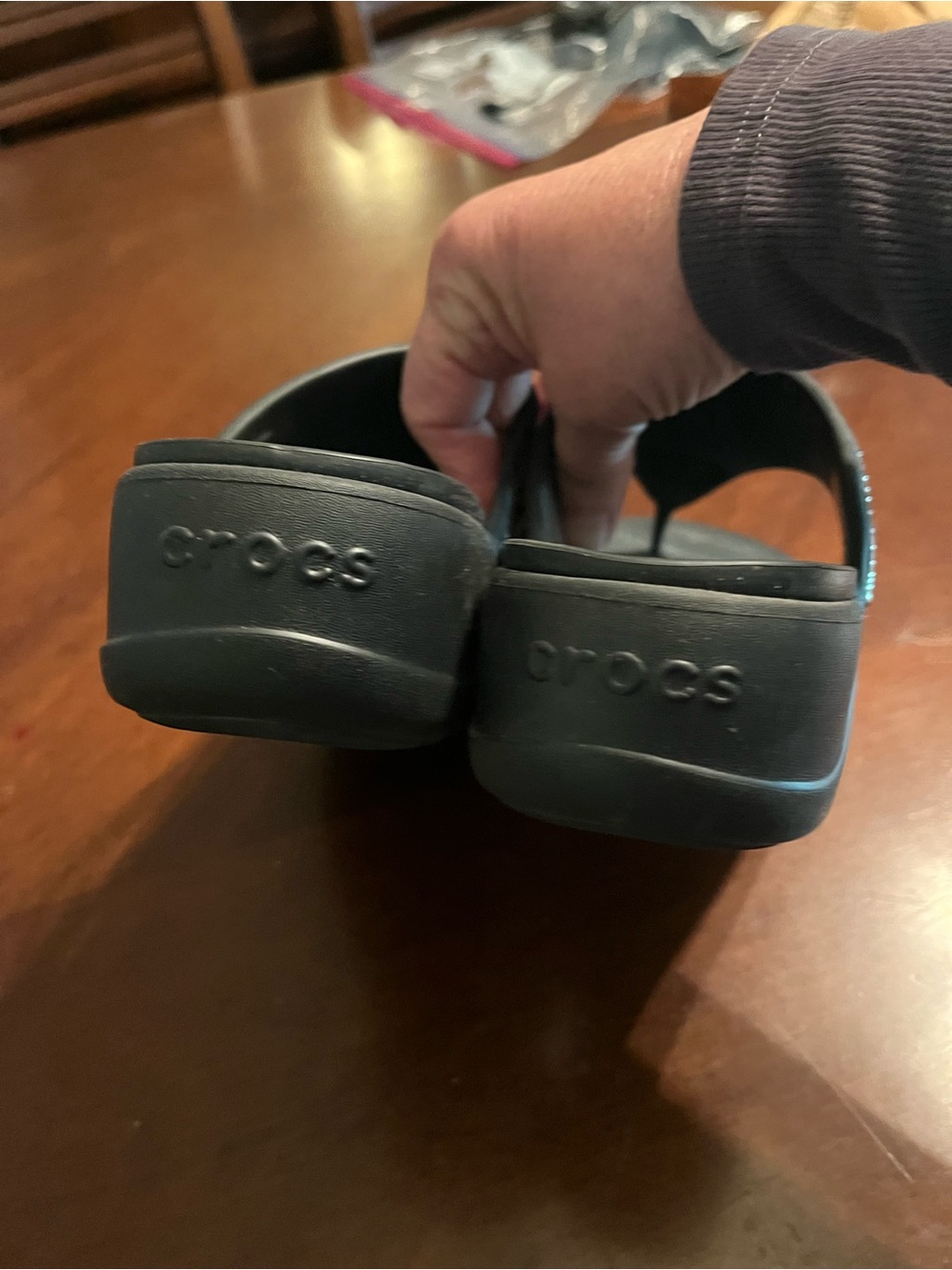 CROCS Women’s Metallic Silver Snake-Print Thong Sandals - Picture 5 of 11